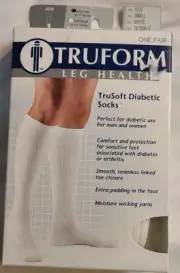 TruForm Knee High Compression socks 8-15 mmHg Closed Toe White Sz Small diabetic