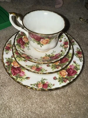 Royal Albert Old Country Roses 4 Piece Setting Bone China England 1962 Vtg NWT