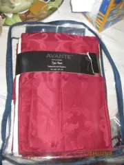 AVANTE TABLECLOTH 60" X 84 AND NAPKINS (6) DEEP RED NIP