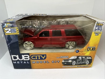 JADA DUB CITY RED 2000 CHEVY SUBURBAN MODEL KIT 1:24 2 Sets Of Custom Wheels Nib
