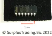 Nat Semi MC74HC132N Quad 2−Input NAND Gate with Schmitt−Trigger Inputs DIL16