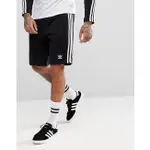 ＂樂菲斯＂全新正品 ADIDAS SHORTS 三葉草 LOGO 短褲 夏天 穿搭 潮流 運動必備 黑色 紅色