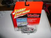 JOHNNY LIGHTNING 1963 Corvette Split Window Solid Silver - Vintage