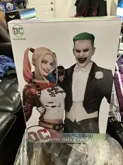 DC Collectibles Suicide Squad The Joker and Harley Quinn Statue