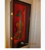 Vitrina De Musica Con Arco Violin Armario Madera Estante Pared Puerta Cerradura