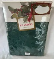 Bardwil Seasons Tablecloth 60”X84” Oval Green Poinsettia Elegance Christmas New