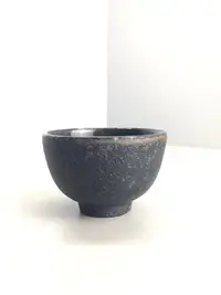 在飛比找Yahoo!奇摩拍賣優惠-日本中古瓷器陶器鐵器 南部鐵器 巖鑄鐵杯 酒杯 茶杯 底部有