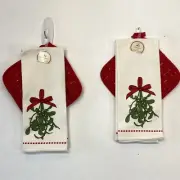 Mistletoe 2 Dish Towels and 2 Potholders Grip Strips Christmas Print Holiday K1