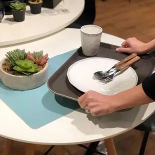 【YU Living 信歐傢居】北歐簡約塑膠止滑置物托盤二件組 出菜盤 擺盤(二件一組/咖啡色/長方形)