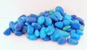 BULK ASSORT / BLUE DYED ROCK / STONES / TUMBLED AGATE / MINERALS / COLLECTIBLE