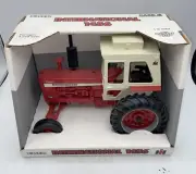 Ertl Case IH International Farmall 1456 1/16 Scale #2311 1996