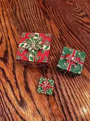 VINTAGE *ST. JOHN* JEWELRY METAL CHRISTMAS BROOCH PRESENT NESTING TRINKET BOXES
