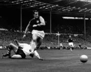 Geoff Hurst attacks in the West Ham United v Preston North End 1964 Old Photo