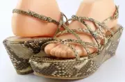 $325 STUART WEITZMAN CAGE Snake Leather Designer Strappy Platform Wedges 8.5