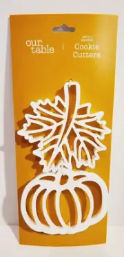 THANKSGIVING FALL HARVEST LEAF & PUMPKIN LARGE PLASTIC COOKIE CUTTER SET/2