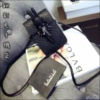 在飛比找Yahoo!奇摩拍賣優惠-韓版 鉚釘兔子 斜背包 側背包 皮夾 手機袋 證件包 錢包 
