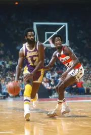 Lucius Allen Los Angeles Lakers dribbles past Larry Wright Washin- 1976 Photo