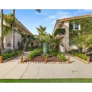 Beach Apartment, Walk Downtown!