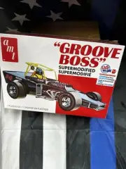 AMT AMT1329 GROOVE BOSS Super Modified: Model Kit 1/25 Scale
