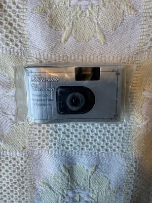 Vintage Disposable Camera – 35mm Color Film, 12 Exposures, Sealed