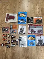 MASSEY-FERGUSON AGCO 1/64 LOT Of 22 TRACTORS & FARM TOYS!!