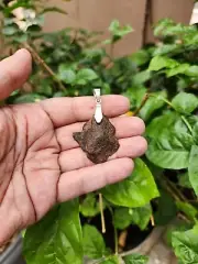 Gebel Kamil Meteorite . Iron sliver pendant . Meteorite Rock . 160CT