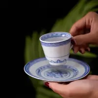 在飛比找ETMall東森購物網優惠-景德鎮文革老廠貨光明瓷廠經典青花玲瓏咖啡茶具杯碟2件套特價