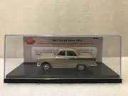 1/43 TRAX TRR29C 1957 Morris Major Elite – Ash Grey / Rose Taupe flash