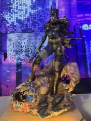 Sideshow Batgirl Premium Format Statue. 1/4 scale. Mint