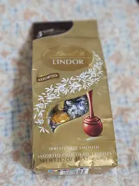 在飛比找Yahoo!奇摩拍賣優惠-【現貨在台】【美國好市多/魅購舖舖】Lindt瑞士蓮巧克力-