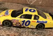 1:24 Action Racing JEFF GREEN #10 Nesquik 2000 Monte Carlo NASCAR Die Cast NIB