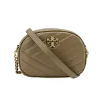 TORY BURCH KIRA CHEVRON 羊皮金LOGO斜紋鍊帶相機包(90450-駝色)