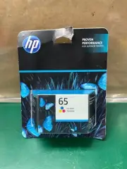 Hewlett Packard - 1 Original HP 65 Tri-Color Ink Cartridge EXP: 8/24 (E10028097)