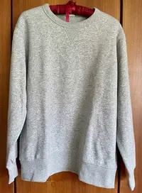 在飛比找Yahoo!奇摩拍賣優惠-日本品牌 GU 男士 長袖 灰色 厚棉 T 恤(M)，九成新