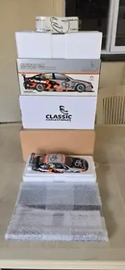 1/18 CLASSIC CARLECTABLES GOLD MEMBERS 2008 HSV COMMODORE VE RICK KELLY