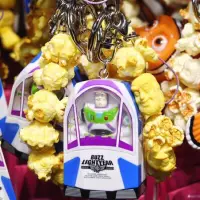 在飛比找蝦皮購物優惠-東京迪士尼 玩具總動員 巴斯光年 爆米花 鑰匙圈
