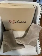 NIB Matisse Kaia Natural Suede Wedge Heel Pointed Toe Boots Womens Size 9.5M 9.5