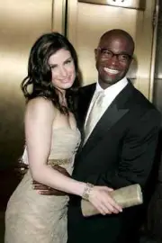 BEAUTIFUL IDINA MENZEL & TAYE DIGGS 8X10 PHOTO