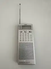 VINTAGE Sanyo RPM 6950 LCD Calculator AM/FM Clock Radio SLIM *NEW OLD STOCK