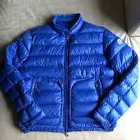 在飛比找蝦皮購物優惠-保證正品 MONCLER 湛藍色 輕 羽絨外套 size 2