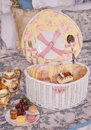 [Sugar Thrillz] Lunch On The Grass Picnic Basket