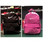 【豬豬老闆】NIKE JUST DO IT 小背包 雙肩包 附鑰匙圈 水壺帶 黑白 DR6091-010 粉白