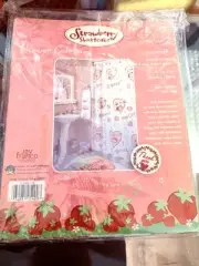 Strawberry Shortcake 2004 Decorative Shower for Kids Room . Never Opened 70x72