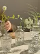 玻璃小花瓶 法式浮雕簡約現代風格 迷你花器 桌面擺件 裝飾 居家辦公 (5.4折)