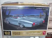 AMT 1962 FORD THUNDERBIRD CONVERTIBLE 2 IN 1 CAR MODEL KIT 1:25 682