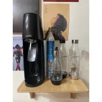 在飛比找蝦皮購物優惠-2手sodastream氣泡水機 含2個保存瓶跟外出瓶