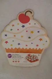 Wilton Treats Cake Boards platters cupcake shaped 3 in pack 2104-5141