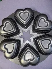 CRATE & BARREL WILTON HEARTS CAKE PAN 6 Wells Heavy Cast Aluminum