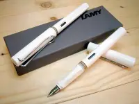 在飛比找Yahoo!奇摩拍賣優惠-【優力文具】德國品牌LAMY SAFARI狩獵系列鋼筆-白色