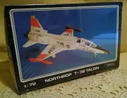 NORTHROP T-38 TALON MODEL KIT STARFIX 1:72 SCALE US AIR FORCE JET ART NR 709-06*